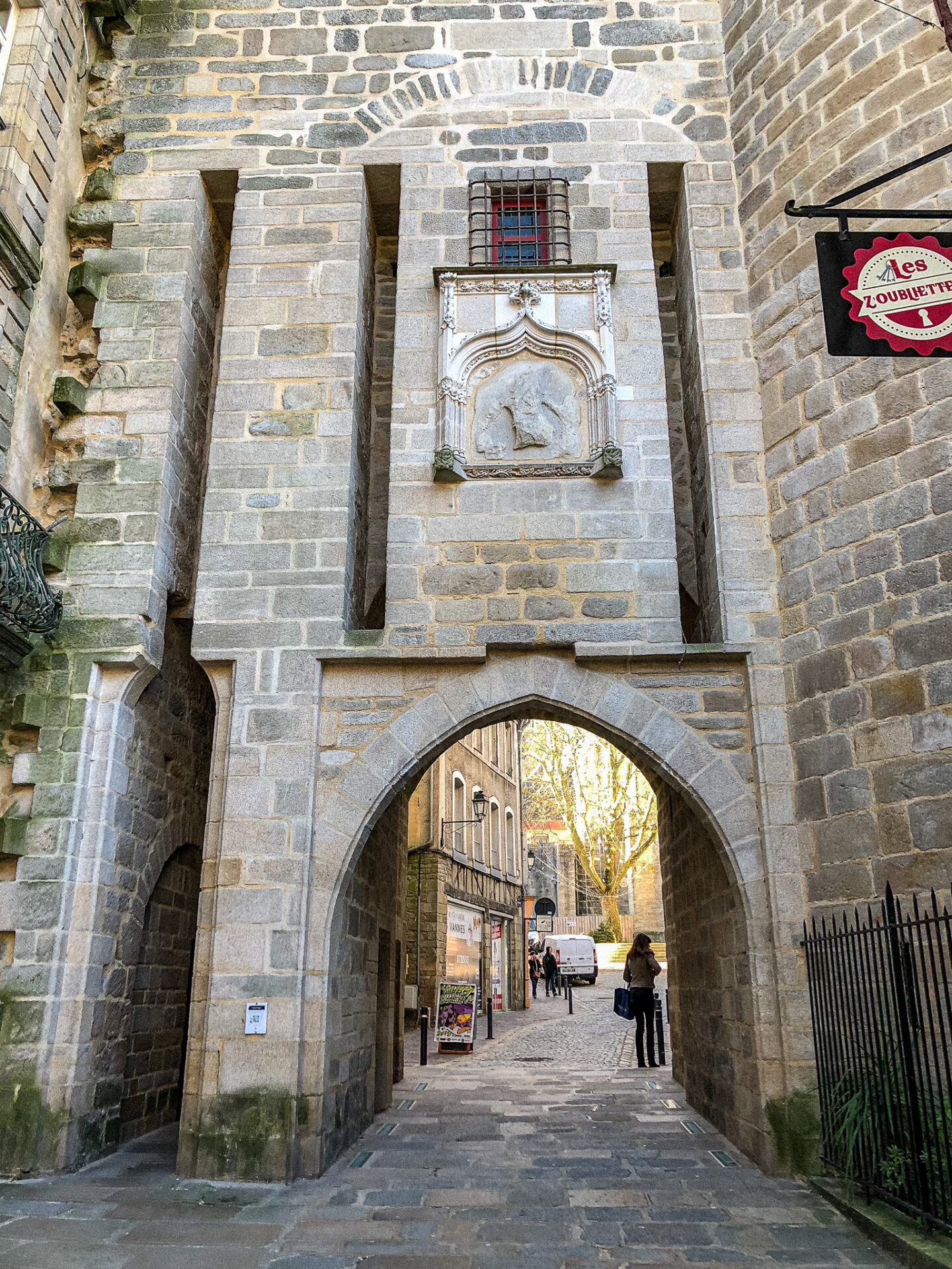Details on the side street and entry from the fortified walls of Vannes.