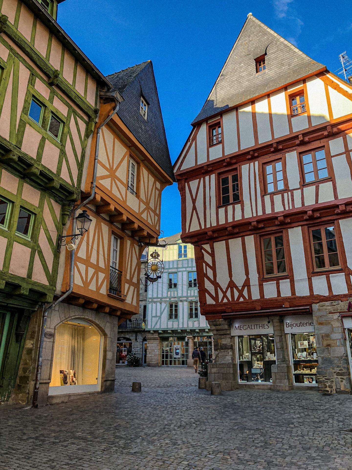 Timbered houses before Place Henri IV: a must see when you visit Vannes.